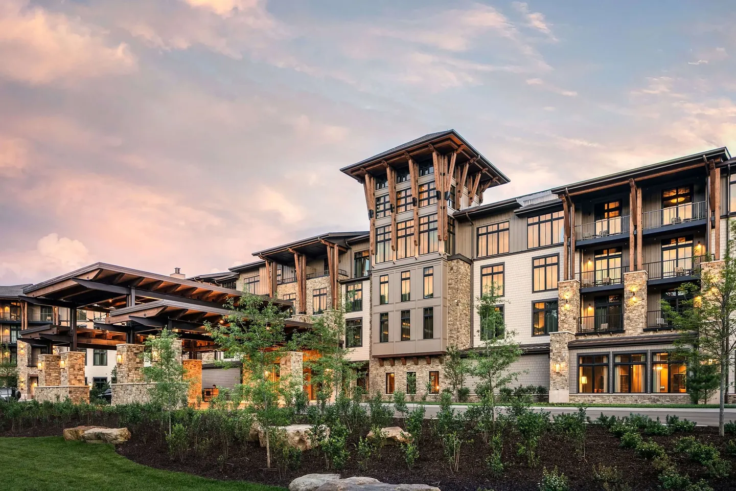 Cloudland at McLemore resort at dusk